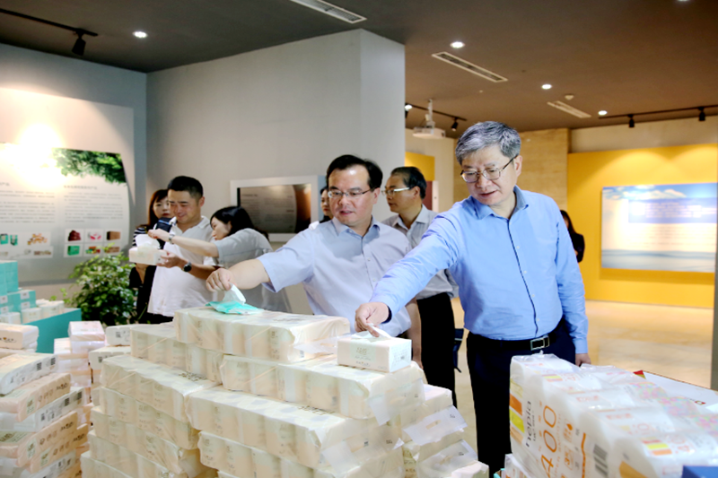 2019年 5月22日，时任浙江省社会组织综合党委专职副书记、省民政厅社会组织管理局局长蔡国华莅临太阳集团官网调研企业发展情况和党建工作