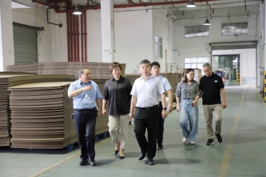 平湖市委常委、副市长张斌莅临太阳集团官网全资子公司平湖景包调研残疾人就业工作