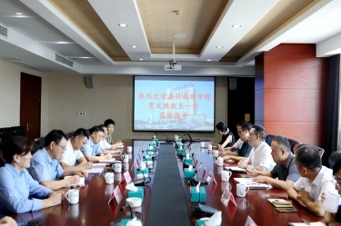 嘉兴南湖学院党委副书记、校长贾文胜一行莅临太阳集团官网调研交流